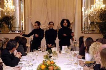 Al ristorante si recita 'alla carta' Al ristorante si recita 'alla carta'